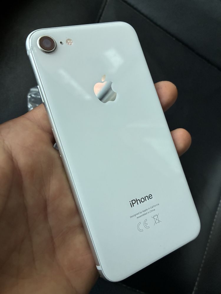 Iphone 8 256GB Silver/White Перфектен!