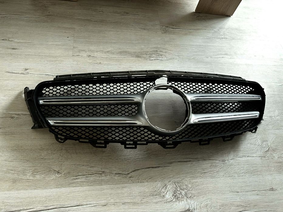 Оригинална AMG Line решетка за Mercedes E класа w213