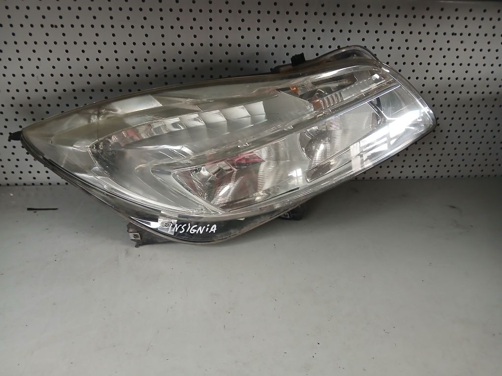 Десен фар Opel insignia