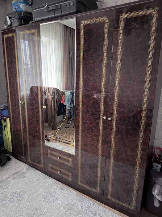 Спальный гарнитур