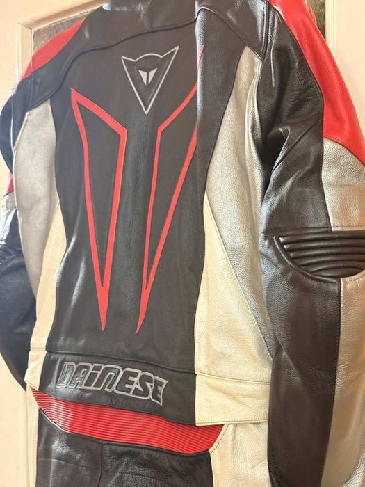 Dainese Двуделен Кожен Екип - КАТО НОВ!!!  (р-р 50/L)