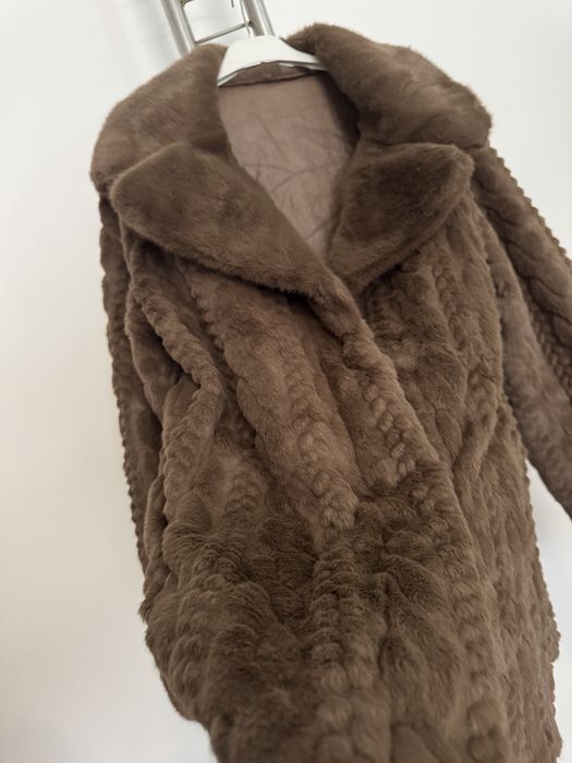 Haina blana nurca aurie