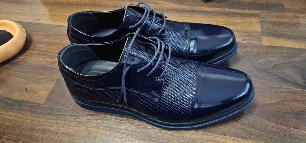 Pantofi barbat nr 42 sunt purtați doar la o nuntă noi