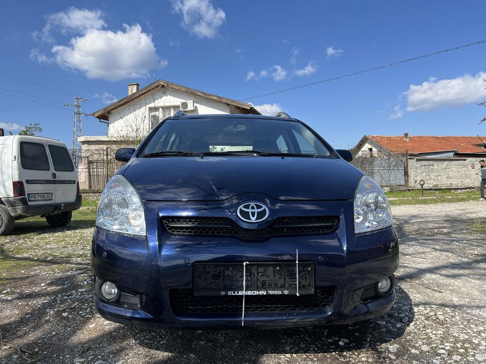 Toyota Corolla verso 2.2D4D 136к.с