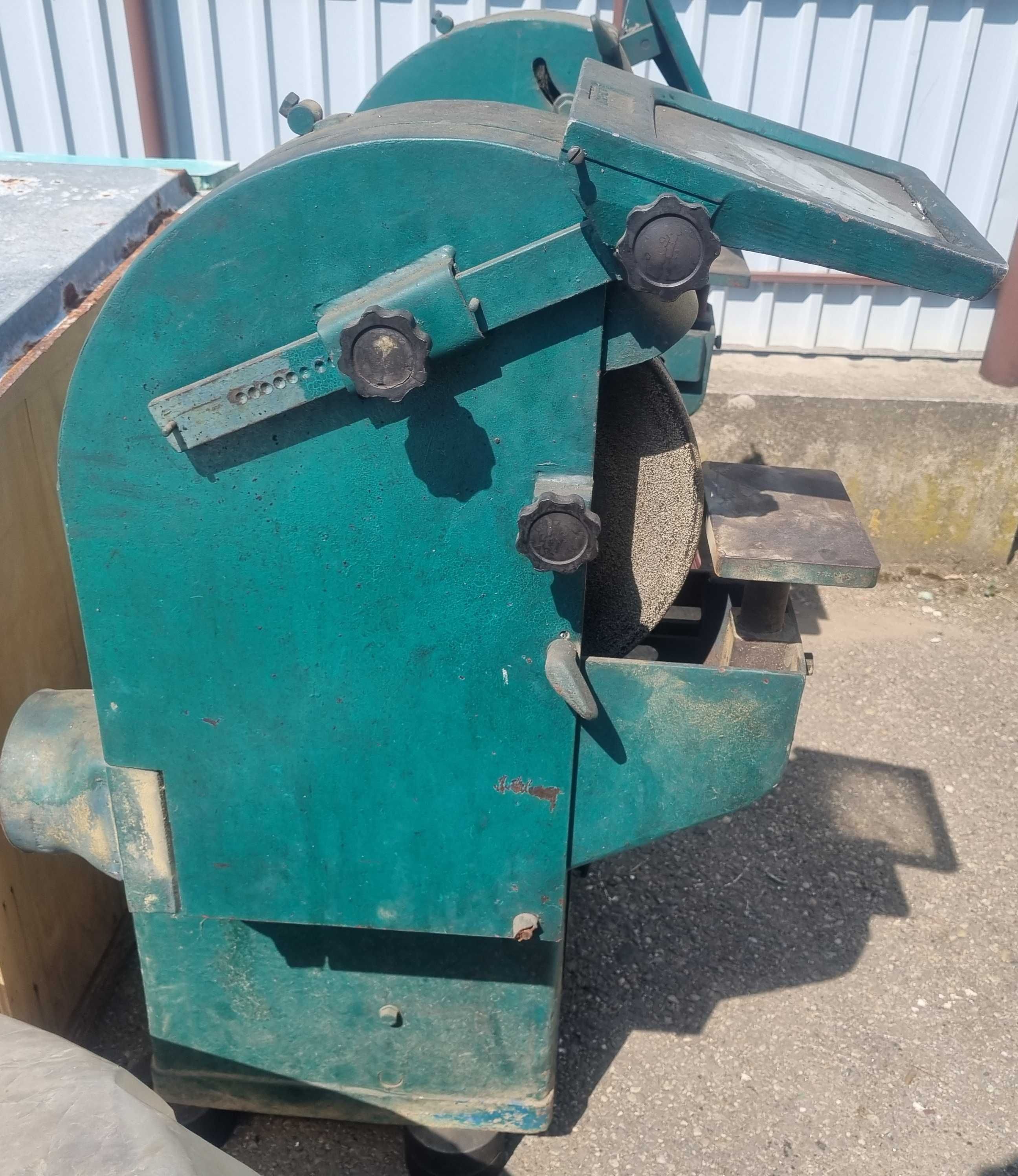 Polizor Industrial  5,5KW  1983  Polizor dublu de banc 
GISAG SE 2x500