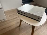 Xbox ONE с два джойстика