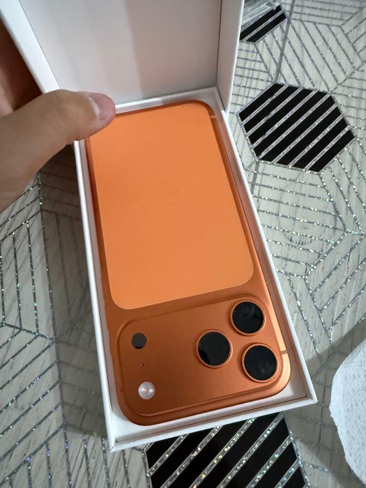 Vând iphone 17 pro Max  nicio data folosit nou la cutie