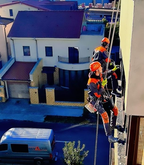 Firma autorizata alpinist