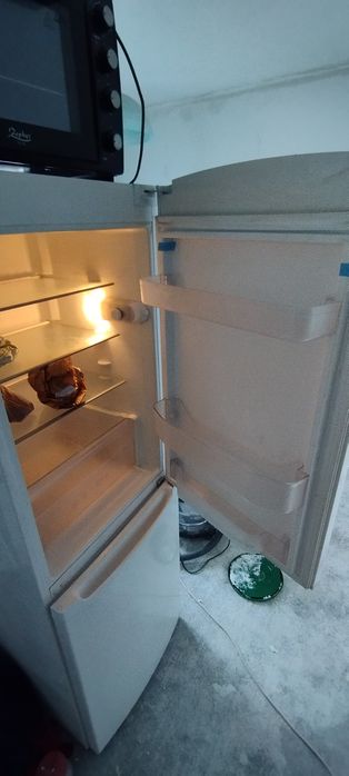 Хладилник с долен фризер Whirlpool