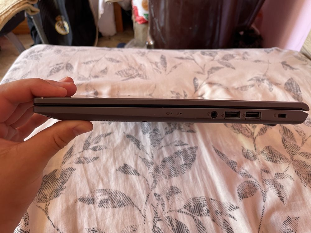 Asus X515MA лаптоп - 16GB RAM, SSD, с мишка и клавиатура