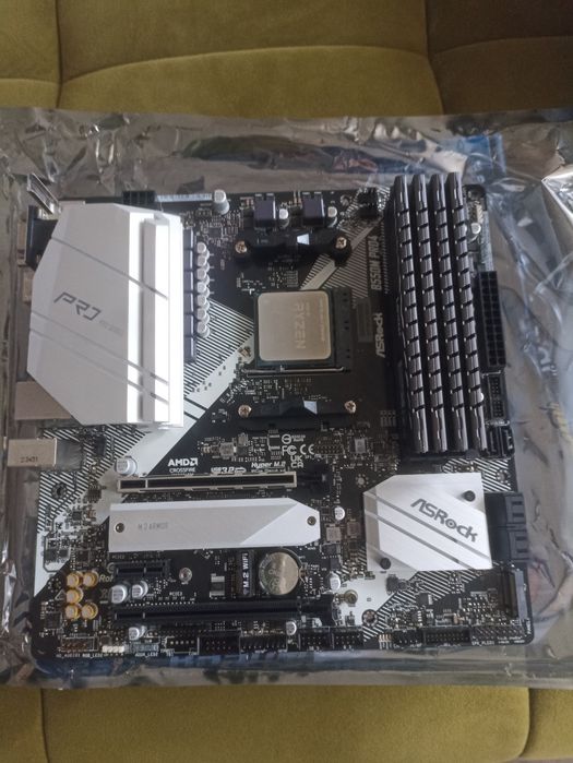Продавам процесор Ryzen 7 5700x3D ,дъно B550M Pro4 и Lexar Thor DDR4 R