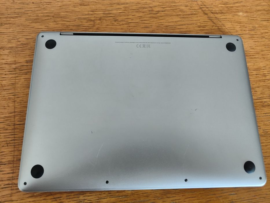 Macbook pro 13 2020 i5, 8gb ram, 256gb cu probleme la ecran