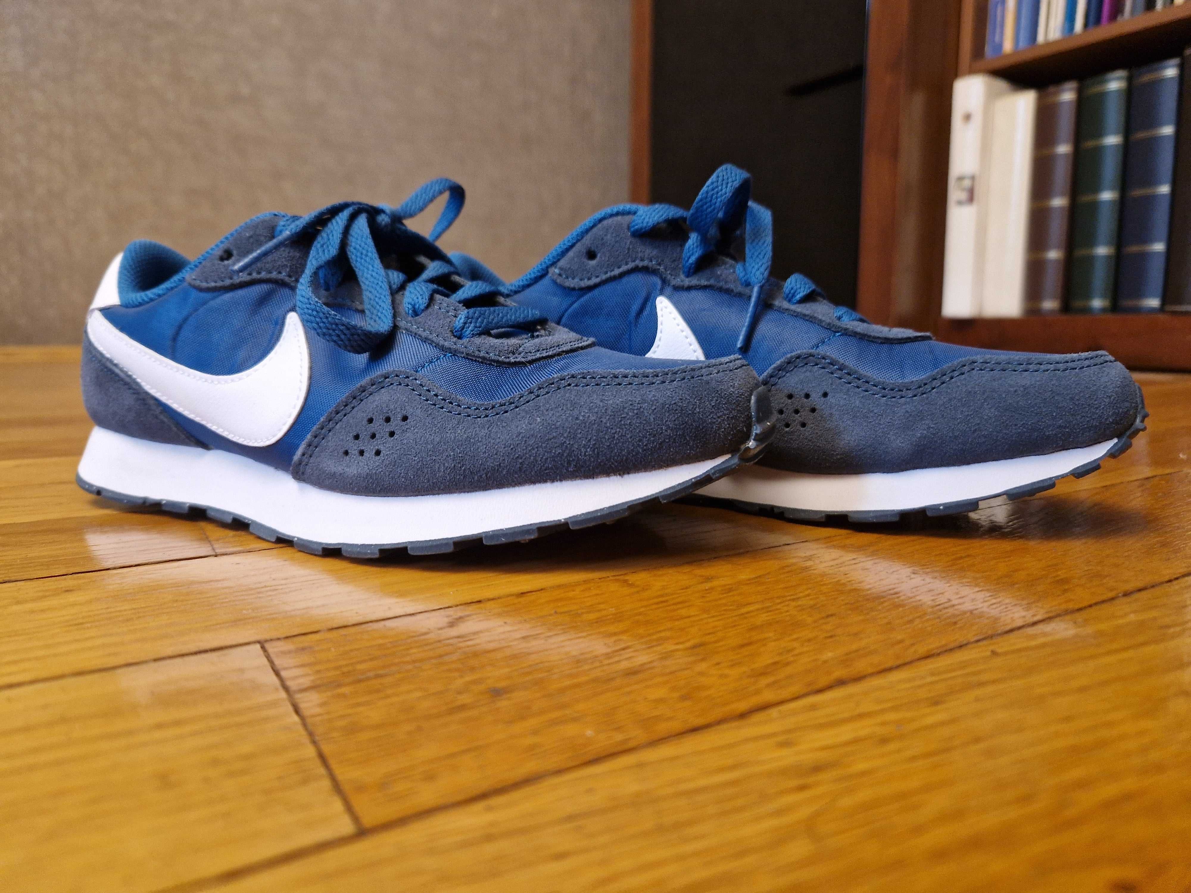 Pantofi sport Nike pt. băieți 36, noi-nouți