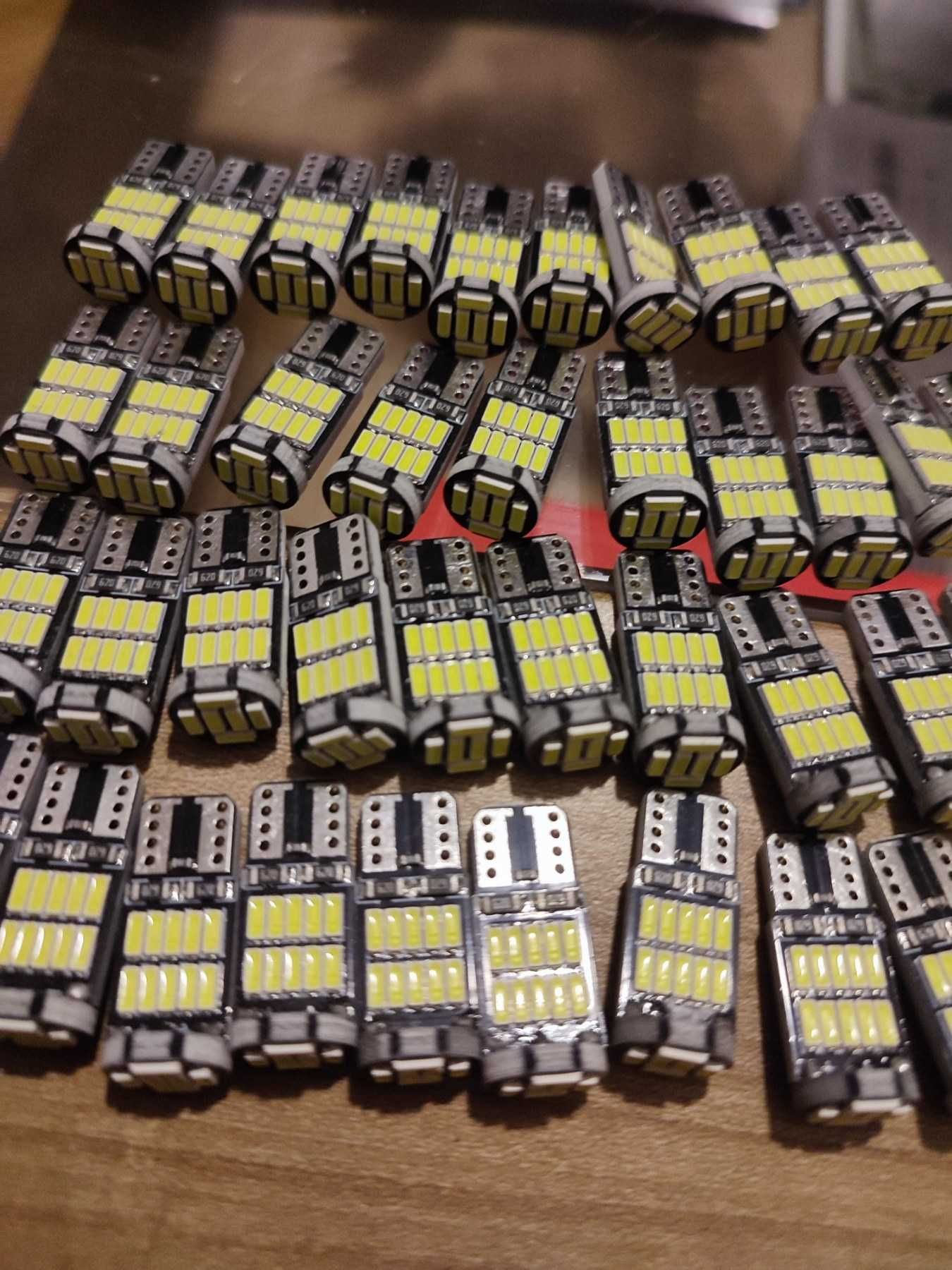 LED/Лед диодни крушки за габарит/интериор Т10 W5W, бяла светлина, 400L