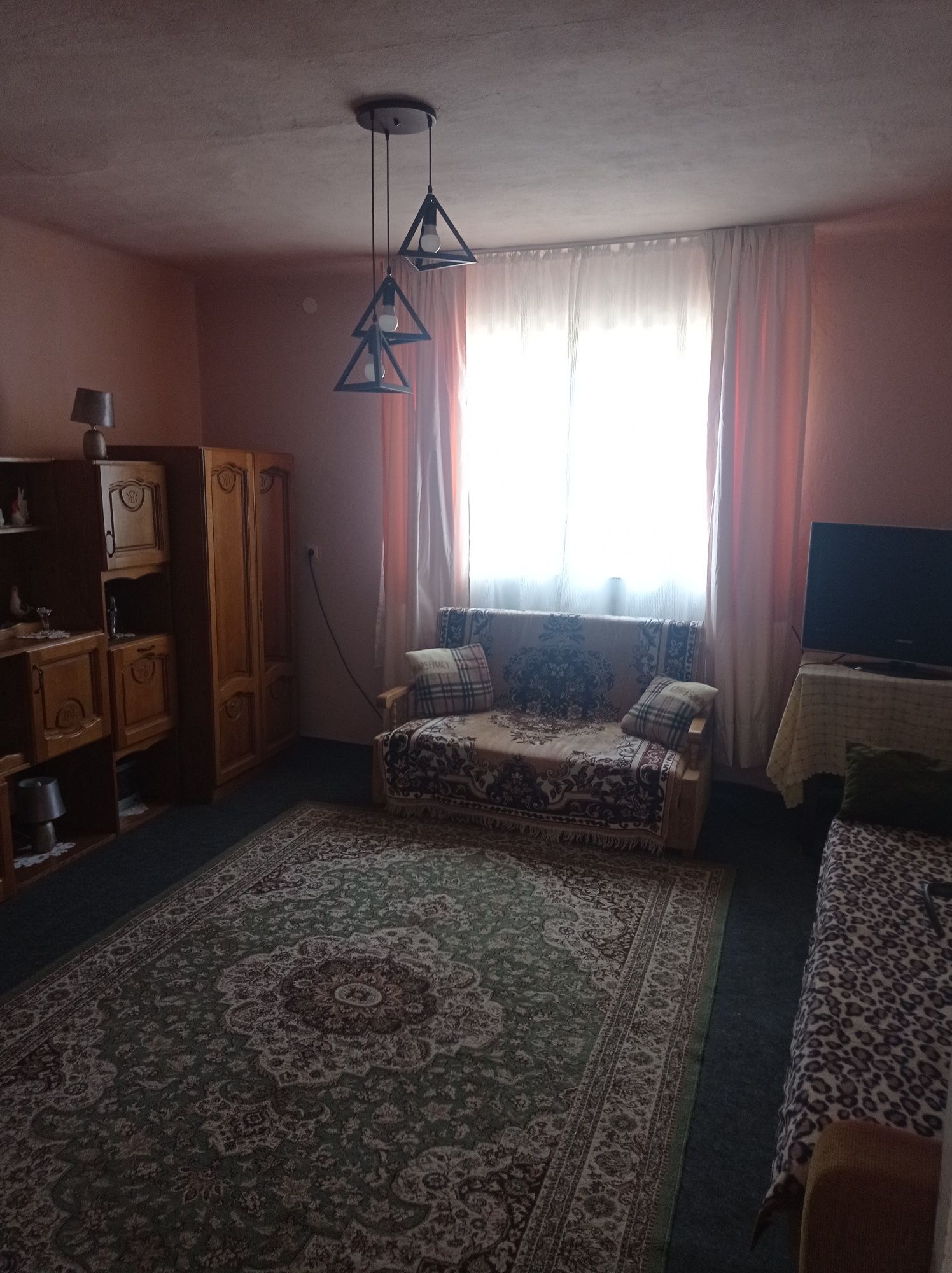 De vânzare casă cu curte