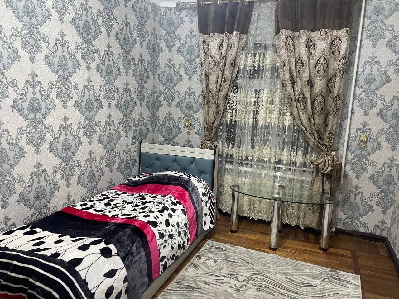 Яккасарой р-н Ор-р:*Братиский могиля * 3/2/5 (62м²) Цена: 600 у.е