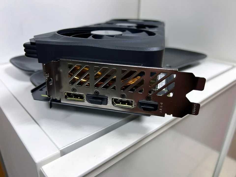 Гаранция! RTX 4070ti GIGABYTE Windforce OC 12GB GDDR6X Nvidia GeForce
