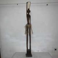 Statuie din lemn sculptata manual cu tenta africana