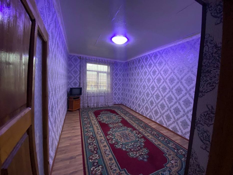 1 хонали квартира срочно сотилади. 10 Микрорайондан