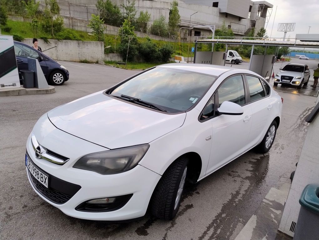 Продавам Opel Astra