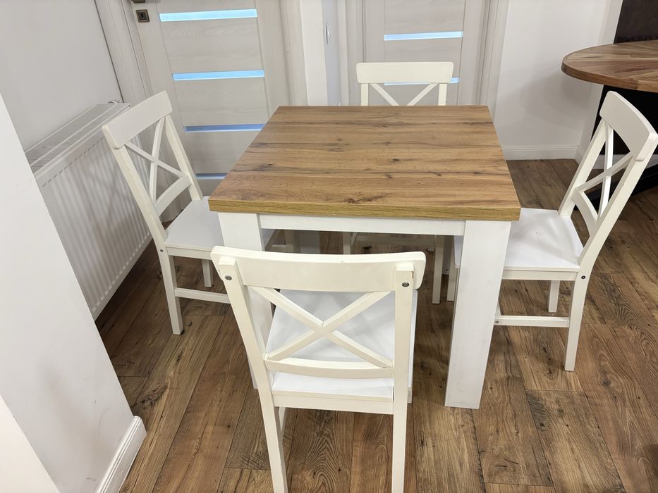 Masa cu 4 scaune, Cluj