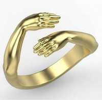 Златист вариант на пръстен “Прегръдка”