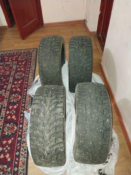 Зимние шины  размер 225/45 R17