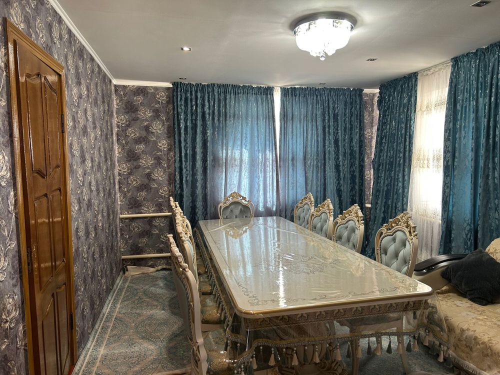 Новый стол со стульями