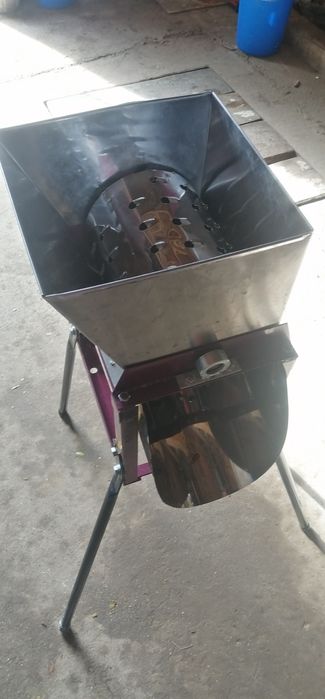 Tocător fructe manual cu picioare