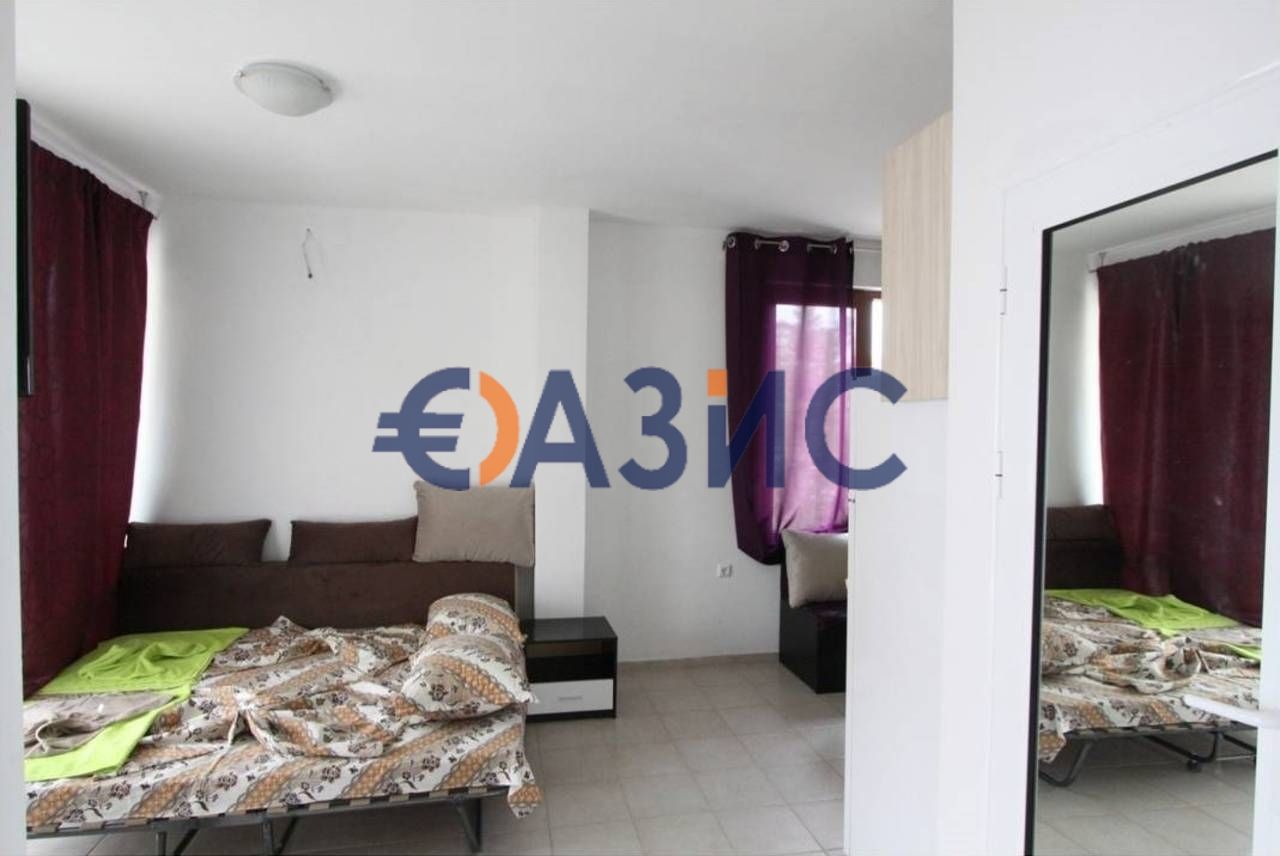 Къща с 7 спални 290 кв.м. + двор 300 кв.м., пл. Буджака, Созопол,