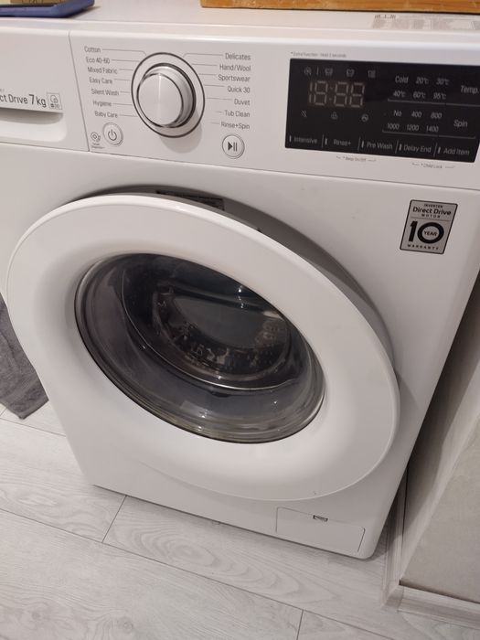 Продавам пералня в гаранция LG -7- кг