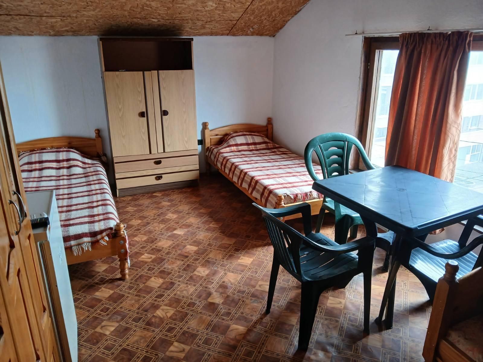 Етаж от къща, под наем, кв Сарафово