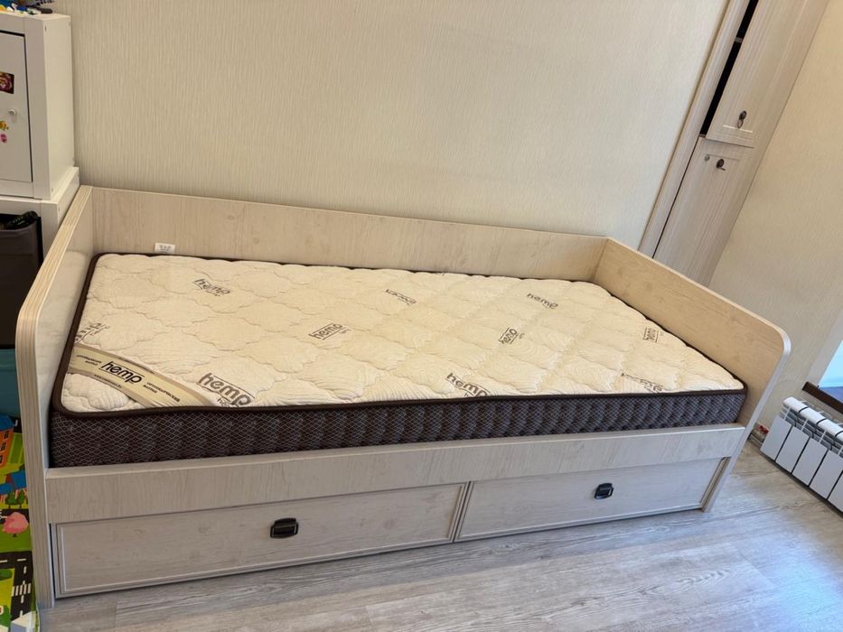 Кровать с матрасом 100тыс. Без матраса 50тыс