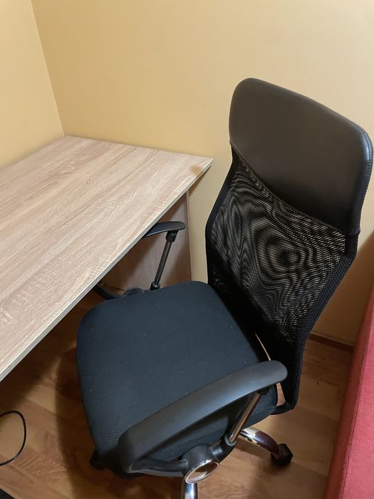 Scan ergonomic si masa de birou