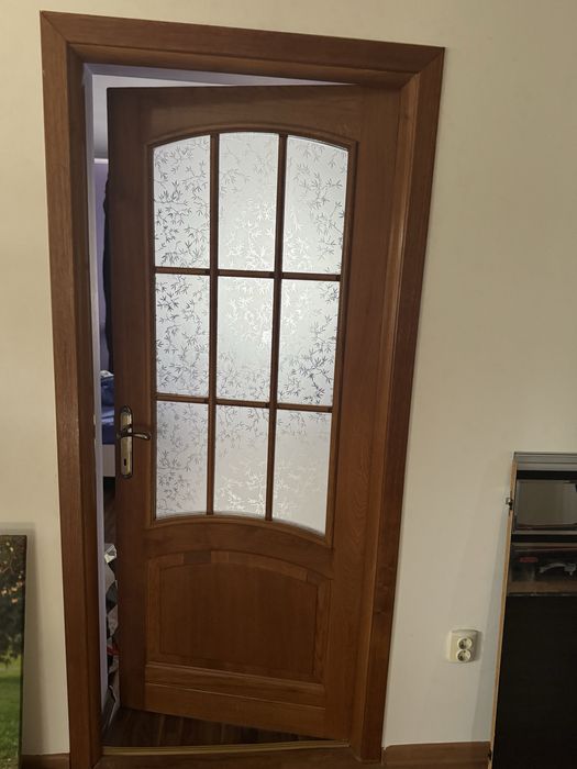 Usi din lemn masiv, stejar