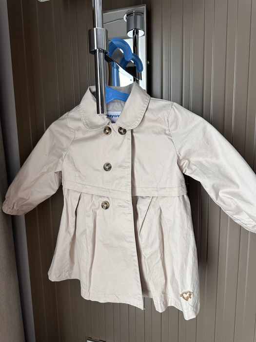 Яке Mayoral, тип тренч