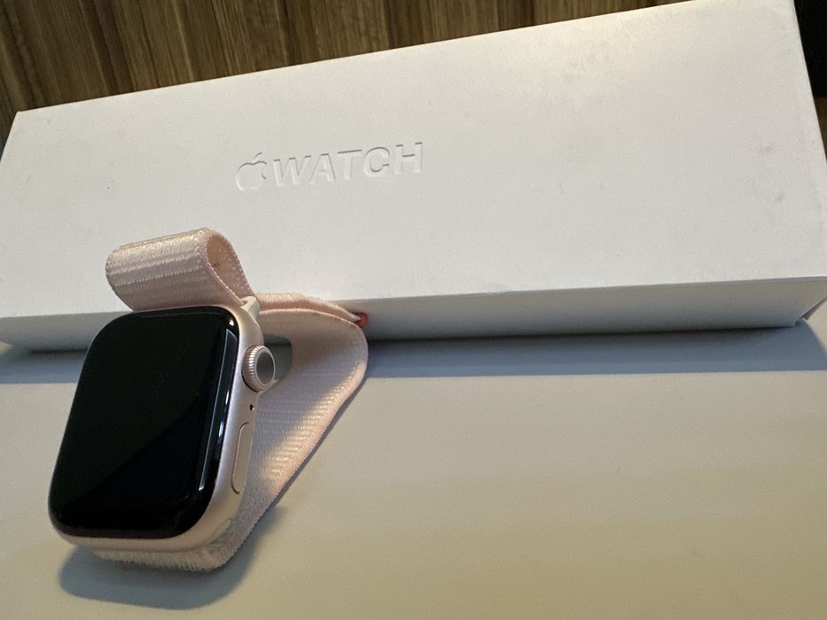 Apple Watch 9 series pink  All light 41 mm
