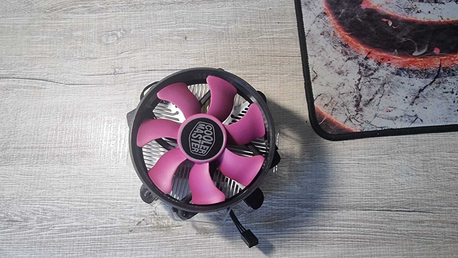 Vand ventilator cooler master NOU