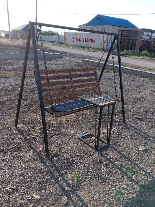 Садовая качеля...