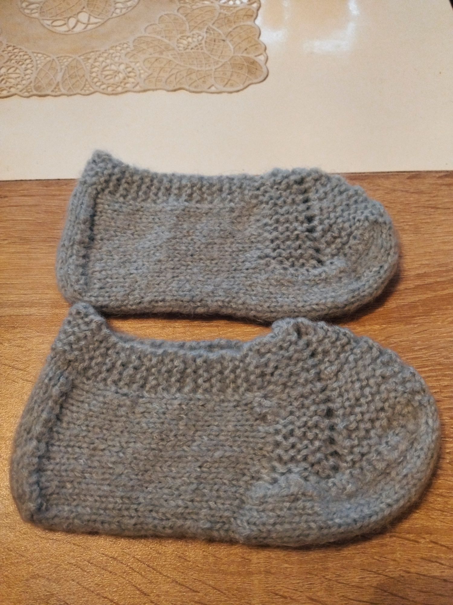 Ръчно плетени терлици и чорапи