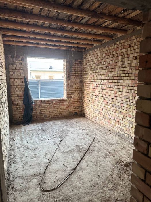 ПРОДАЁТСЯ КОТТЕДЖ — есть потенциал для создания уютного дома.