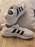 Adidasi adidas marimea 35