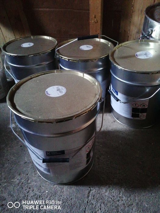 Vând vopsea kober 30 kg. Cutia