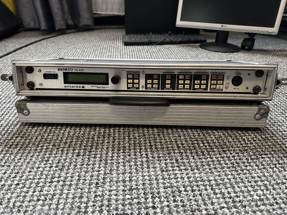 Tascam / Procesor cu preset si Case !