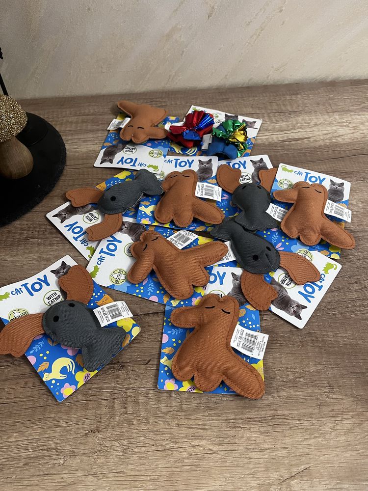 нашийници, каишки, играчки и дрешки за кучета