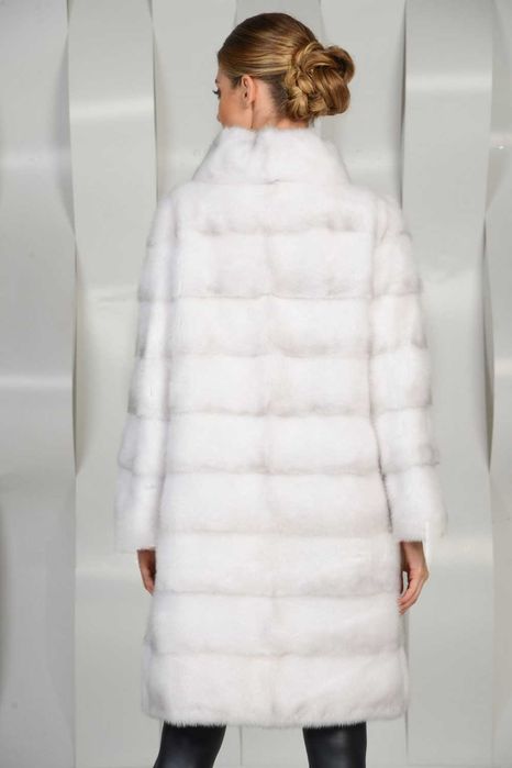 Haina de blana nurcă , vizon divină, incredibil. Culoare alb