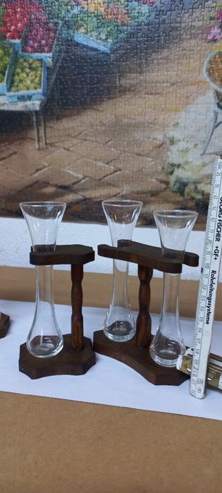 Set de 12 pahare cu suporturi   din  lemn