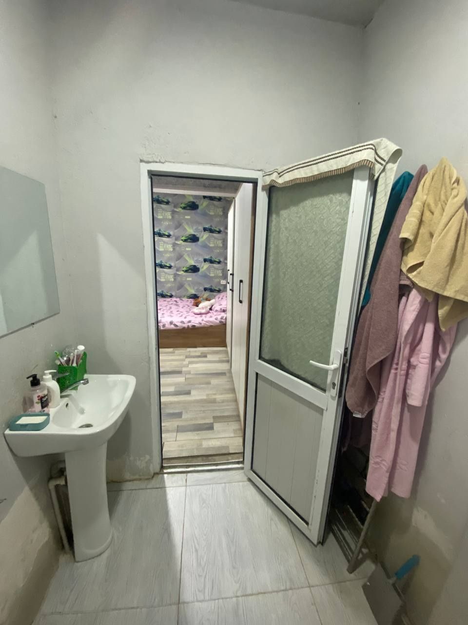 Зангиотинский район. Участок  2 сотки,3 комнаты.