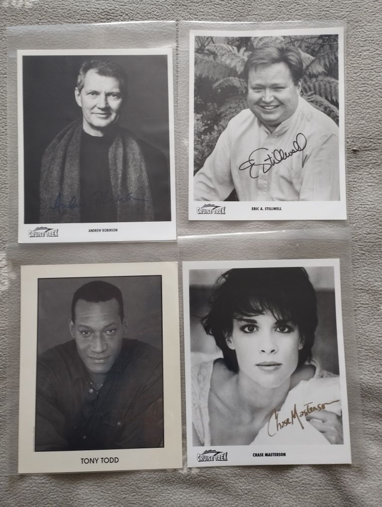 Fotografii actori și personaje celebre cu autograf