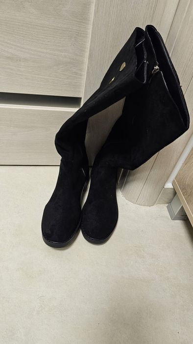 Vând cizme noi negre măsura 40